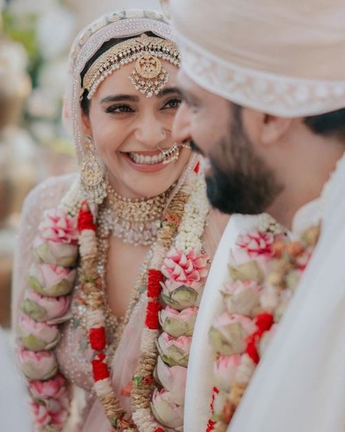 Garlands: Beautiful Wedding Decoration Ideas for Toronto Celebrations